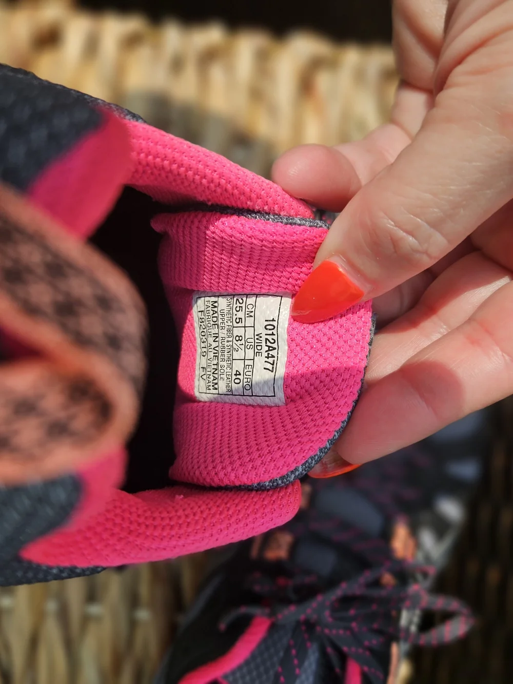 ASICS GEL Venture 7 Women Running Shoes - Gray with Pink Near New Tread
